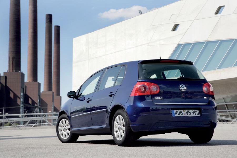  Volkswagen Golf 2004 года  (фото 30 из 170)